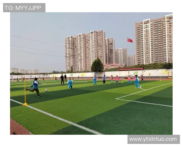 足球巨星的女儿闪耀绿茵场 继承父亲天赋与梦想的璀璨未来